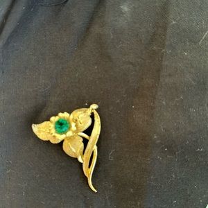 Vintage Flower brooch gold tones green stone